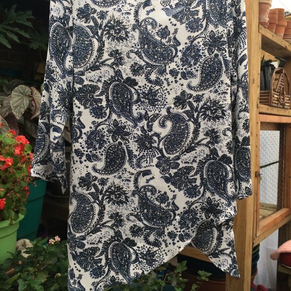 The Limited White and Navy Paisley Print Top, Size XS - Picture 2 of 2